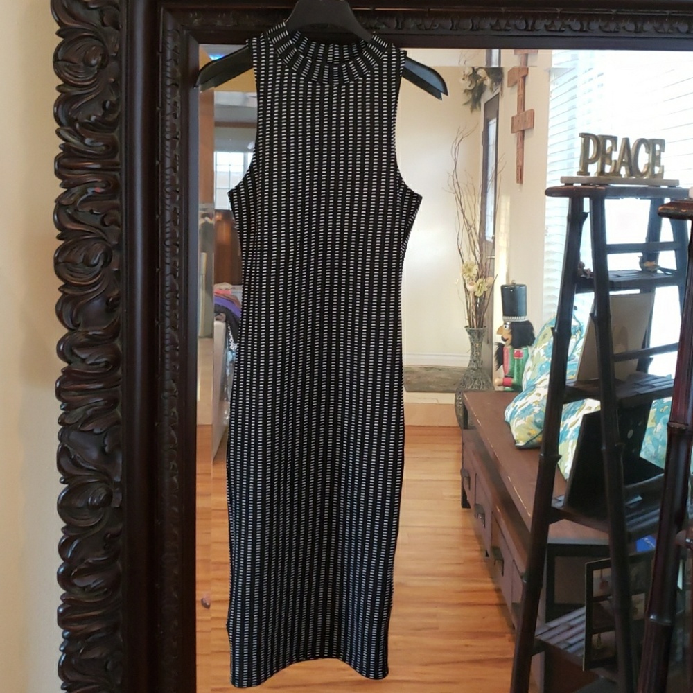 Body Hugging Sleveless Dress